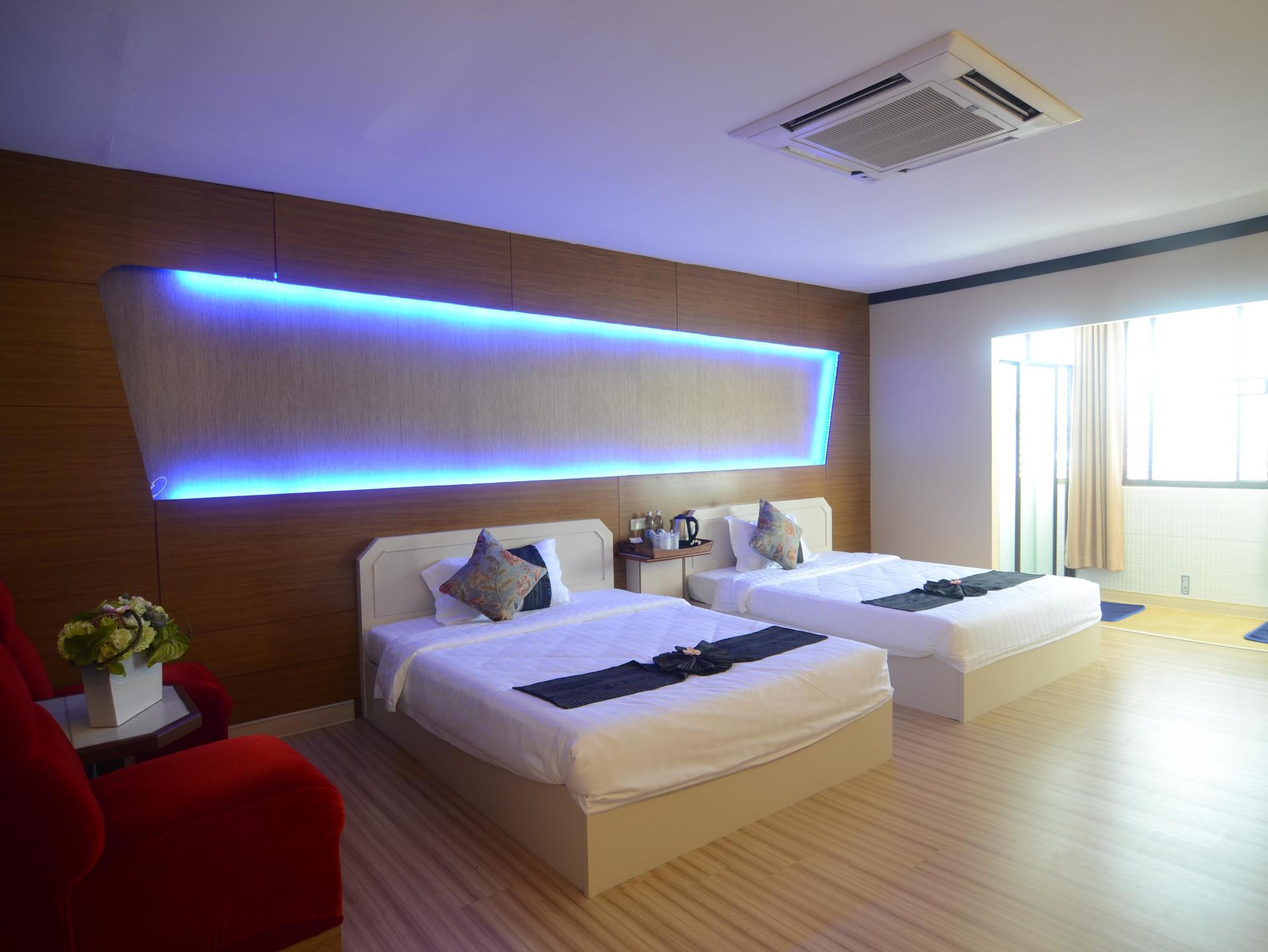 Centro Cnx Hotel Chiang Mai Exterior photo