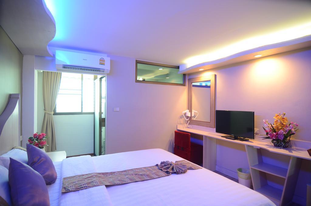Centro Cnx Hotel Chiang Mai Exterior photo