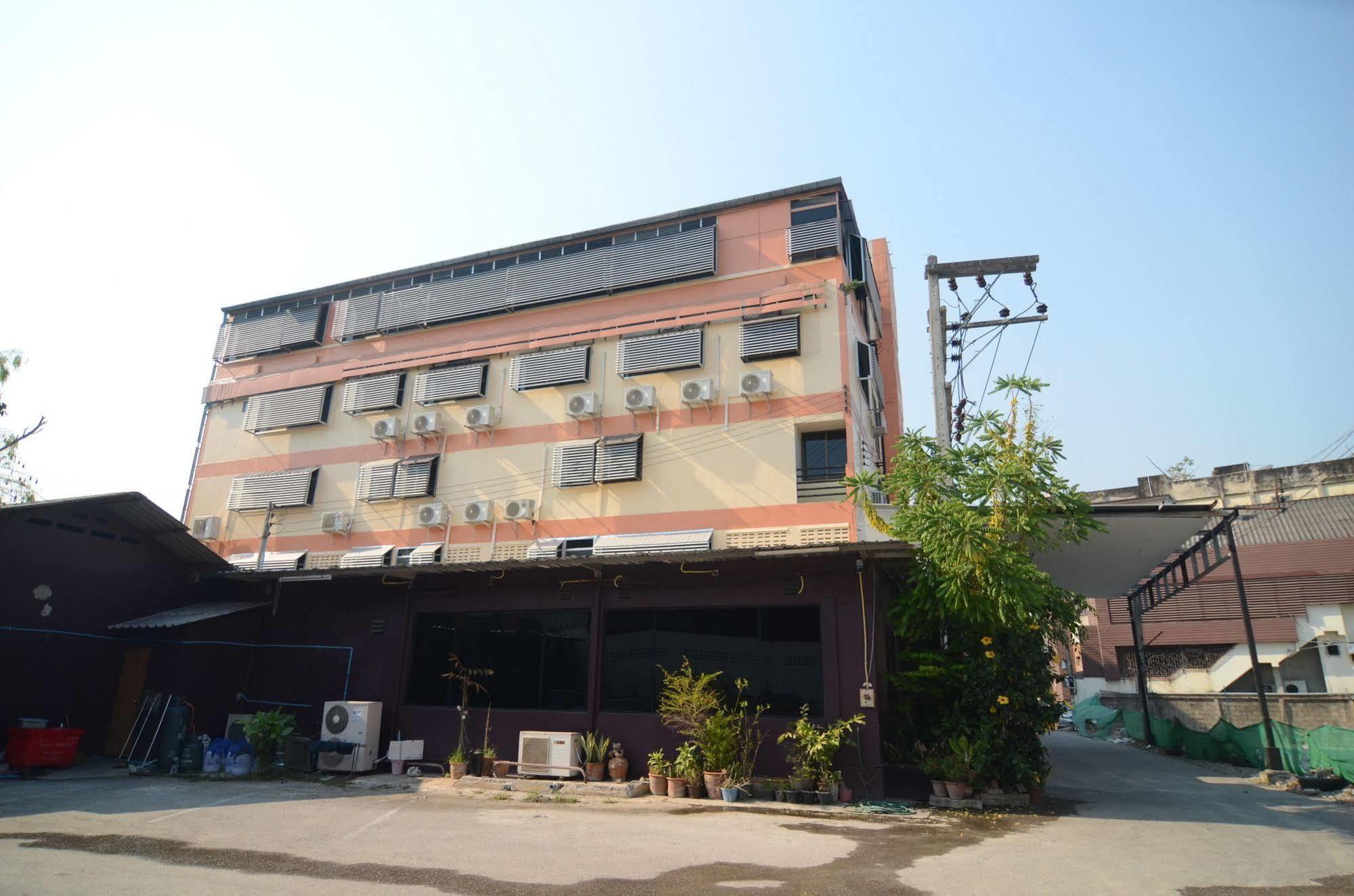 Centro Cnx Hotel Chiang Mai Exterior photo